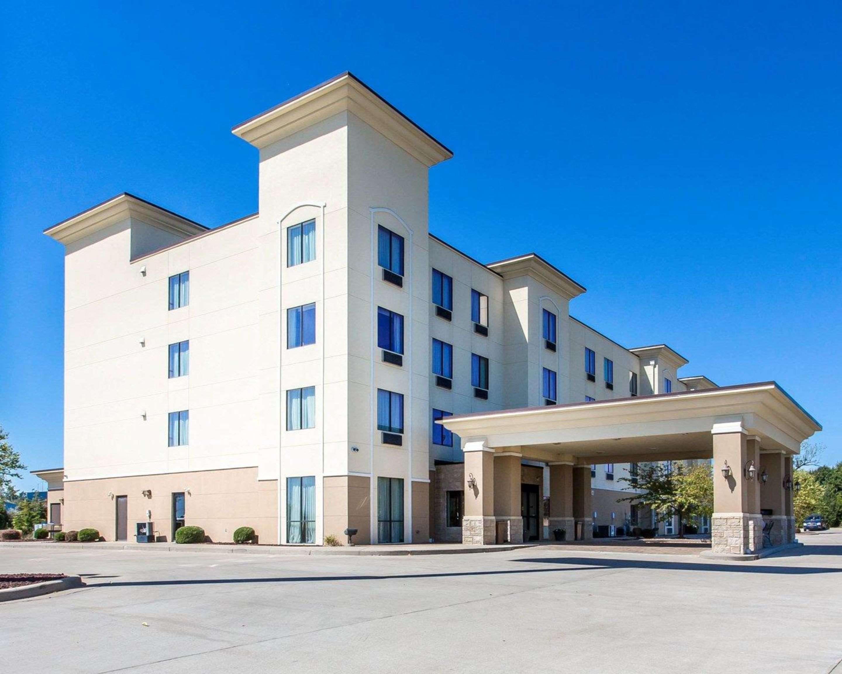 Comfort Inn & Suites Madisonville Exterior photo